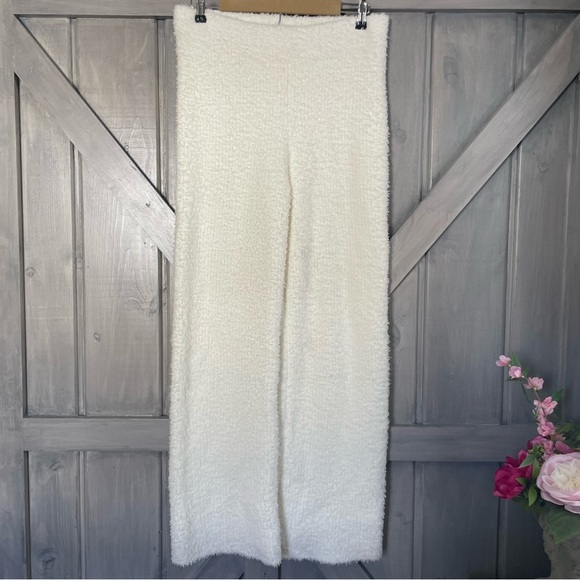 aerie Pants - Aerie Soft Fuzzy Stretchy Cosy White Lounge Pants‎ size L